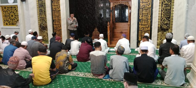 Himbauan Kamtibmas Kapolsek Ujung Tanah Kepada Jamaah Mesjid HM.Bakri, Kel Pattingalloang Baru Kec Ujung Tanah Kota Makassar